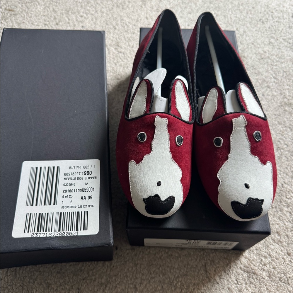 Marc Jacobs White Slippers with Playful Dog Design